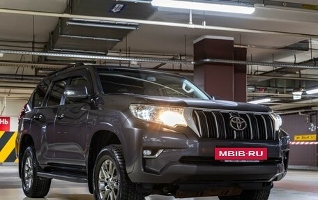 Toyota Land Cruiser Prado 150 рестайлинг 2, 2017 год, 4 500 000 рублей, 16 фотография