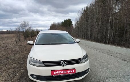 Volkswagen Jetta VI, 2013 год, 800 000 рублей, 4 фотография