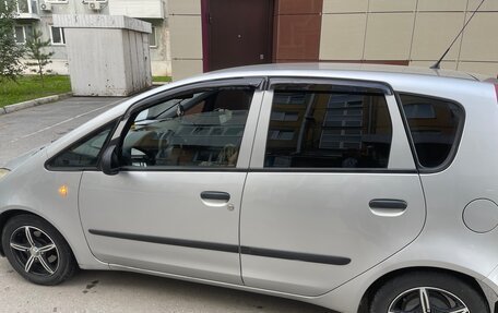 Mitsubishi Colt VI рестайлинг, 2005 год, 550 000 рублей, 2 фотография