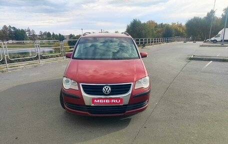 Volkswagen Touran III, 2008 год, 850 000 рублей, 1 фотография