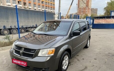 Dodge Caravan V, 2010 год, 1 181 000 рублей, 2 фотография