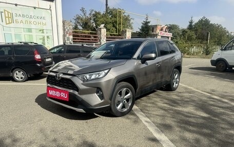 Toyota RAV4, 2022 год, 4 000 000 рублей, 2 фотография