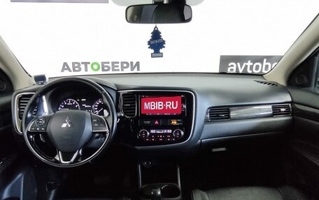 Mitsubishi Outlander III рестайлинг 3, 2015 год, 1 908 000 рублей, 15 фотография