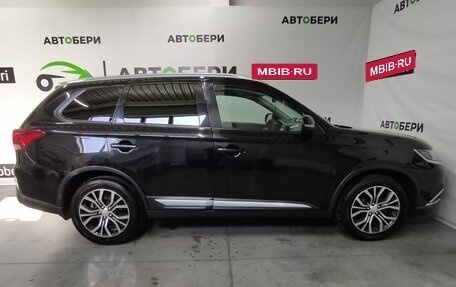 Mitsubishi Outlander III рестайлинг 3, 2015 год, 1 908 000 рублей, 6 фотография