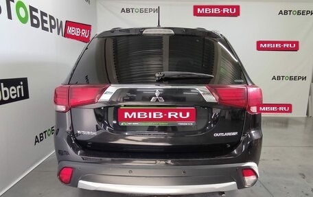 Mitsubishi Outlander III рестайлинг 3, 2015 год, 1 908 000 рублей, 8 фотография