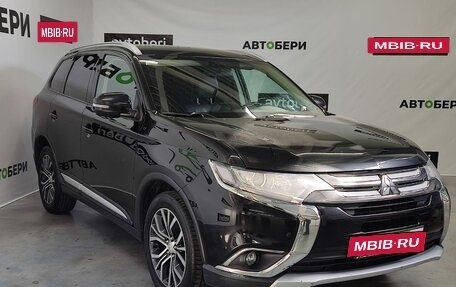 Mitsubishi Outlander III рестайлинг 3, 2015 год, 1 908 000 рублей, 4 фотография