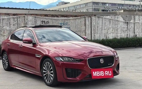 Jaguar XE I рестайлинг, 2020 год, 2 650 000 рублей, 3 фотография