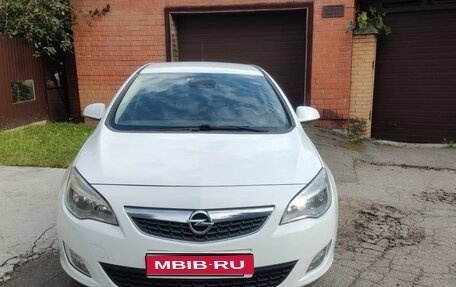 Opel Astra J, 2011 год, 1 070 000 рублей, 1 фотография