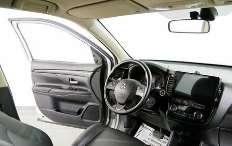 Mitsubishi Outlander III рестайлинг 3, 2016 год, 2 145 000 рублей, 10 фотография