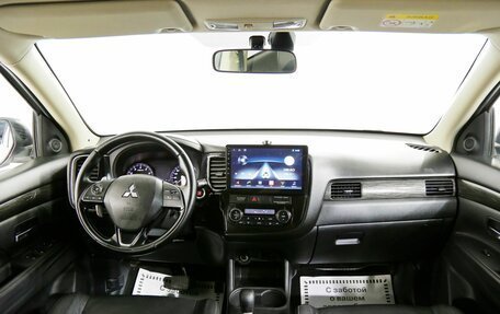 Mitsubishi Outlander III рестайлинг 3, 2016 год, 2 145 000 рублей, 13 фотография