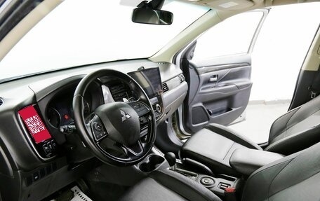 Mitsubishi Outlander III рестайлинг 3, 2016 год, 2 145 000 рублей, 9 фотография