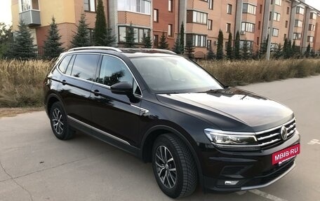 Volkswagen Tiguan II, 2018 год, 3 100 000 рублей, 2 фотография