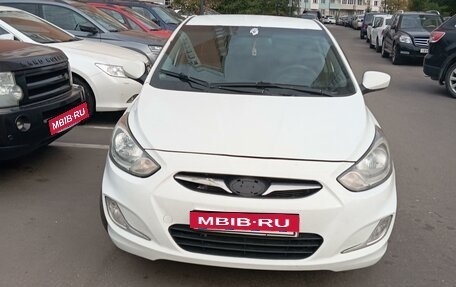 Hyundai Solaris II рестайлинг, 2013 год, 580 000 рублей, 3 фотография