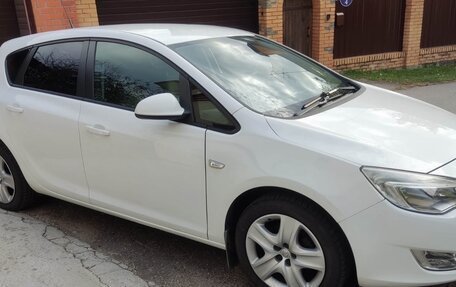 Opel Astra J, 2011 год, 1 070 000 рублей, 2 фотография