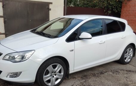 Opel Astra J, 2011 год, 1 070 000 рублей, 3 фотография