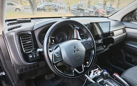 Mitsubishi Outlander III рестайлинг 3, 2018 год, 2 150 000 рублей, 3 фотография