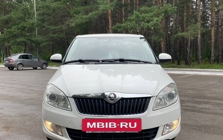 Skoda Fabia II, 2013 год, 959 000 рублей, 2 фотография