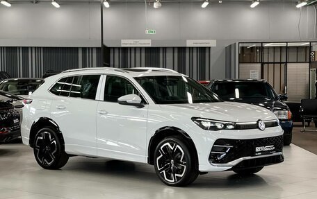 Volkswagen Tiguan, 2024 год, 6 150 000 рублей, 2 фотография