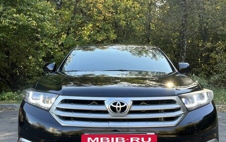 Toyota Highlander III, 2012 год, 2 180 000 рублей, 2 фотография