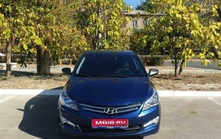 Hyundai Solaris II рестайлинг, 2015 год, 1 300 000 рублей, 2 фотография