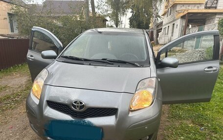 Toyota Yaris III рестайлинг, 2010 год, 745 000 рублей, 5 фотография