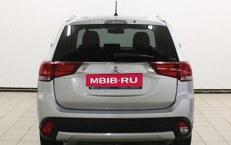 Mitsubishi Outlander III рестайлинг 3, 2015 год, 2 099 900 рублей, 6 фотография