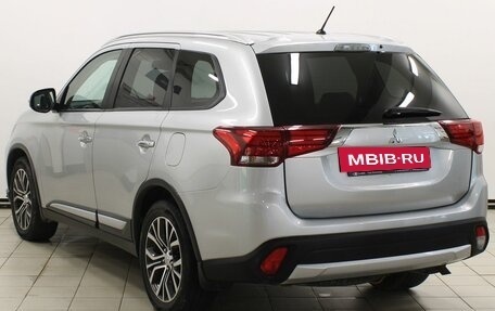 Mitsubishi Outlander III рестайлинг 3, 2015 год, 2 099 900 рублей, 5 фотография