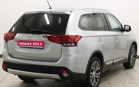 Mitsubishi Outlander III рестайлинг 3, 2015 год, 2 099 900 рублей, 7 фотография