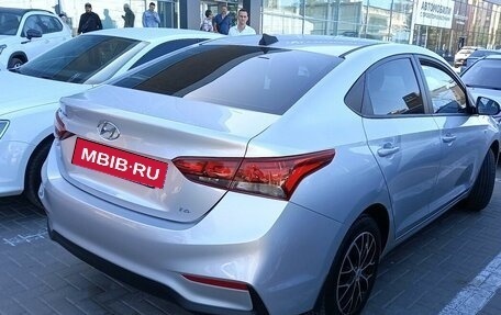 Hyundai Solaris II рестайлинг, 2017 год, 1 500 000 рублей, 3 фотография