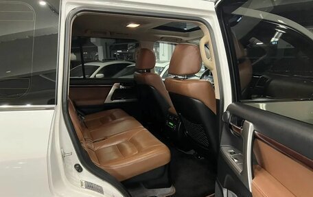 Toyota Land Cruiser 200, 2014 год, 4 499 000 рублей, 29 фотография