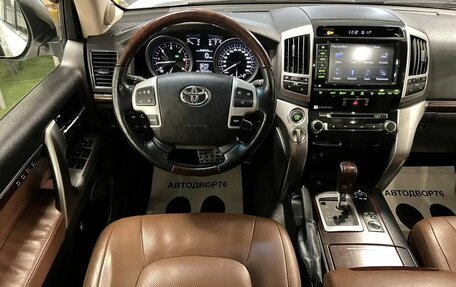 Toyota Land Cruiser 200, 2014 год, 4 499 000 рублей, 34 фотография