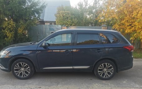 Mitsubishi Outlander III рестайлинг 3, 2018 год, 1 900 000 рублей, 14 фотография