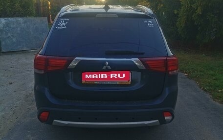 Mitsubishi Outlander III рестайлинг 3, 2018 год, 1 900 000 рублей, 4 фотография