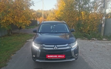 Mitsubishi Outlander III рестайлинг 3, 2018 год, 1 900 000 рублей, 16 фотография