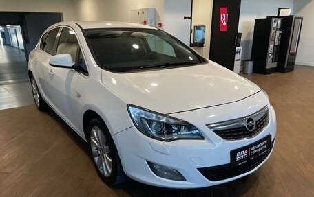 Opel Astra J, 2011 год, 790 000 рублей, 3 фотография