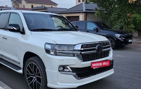 Toyota Land Cruiser 200, 2018 год, 9 500 000 рублей, 3 фотография