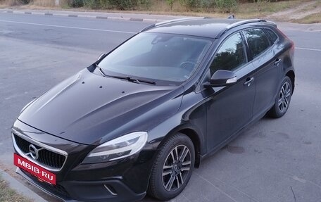 Volvo V40 Cross Country I, 2017 год, 2 034 700 рублей, 2 фотография