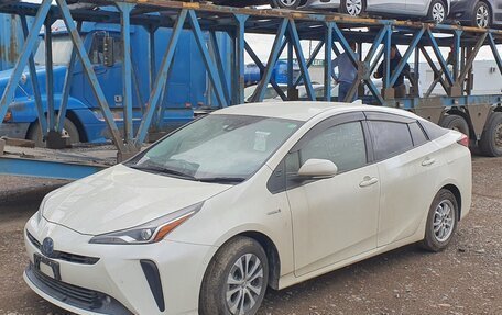 Toyota Prius IV XW50, 2019 год, 2 050 000 рублей, 28 фотография