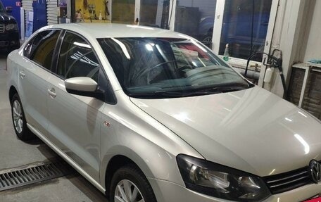 Volkswagen Polo VI (EU Market), 2015 год, 1 250 000 рублей, 24 фотография