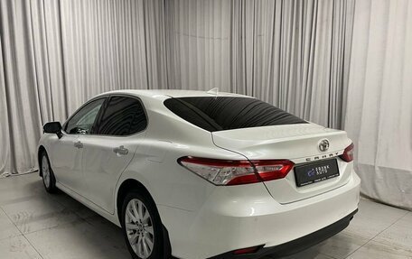 Toyota Camry, 2019 год, 2 600 000 рублей, 16 фотография