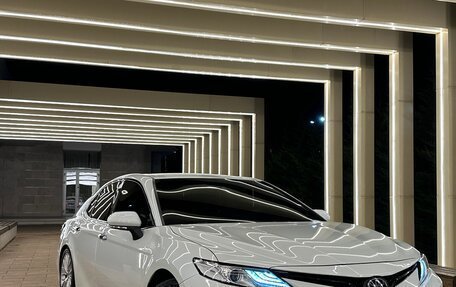 Toyota Camry, 2019 год, 3 200 000 рублей, 2 фотография