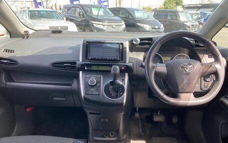 Toyota Wish II, 2016 год, 1 440 000 рублей, 9 фотография