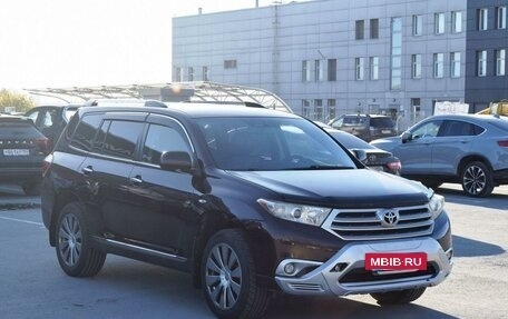 Toyota Highlander III, 2011 год, 2 097 000 рублей, 2 фотография