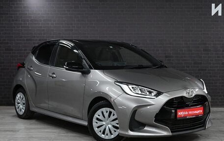 Toyota Yaris, 2020 год, 1 695 000 рублей, 3 фотография