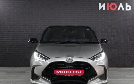 Toyota Yaris, 2020 год, 1 695 000 рублей, 2 фотография