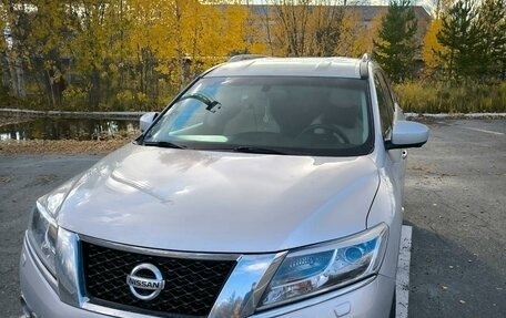 Nissan Pathfinder, 2015 год, 2 250 000 рублей, 2 фотография