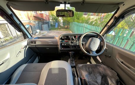 Toyota HiAce H100, 2003 год, 880 000 рублей, 9 фотография