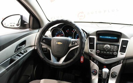 Chevrolet Cruze II, 2010 год, 899 000 рублей, 10 фотография