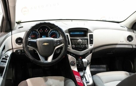 Chevrolet Cruze II, 2010 год, 899 000 рублей, 9 фотография