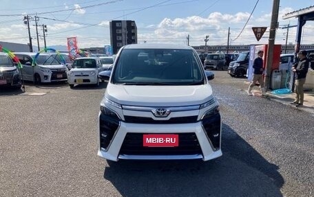 Toyota Voxy III, 2020 год, 2 120 000 рублей, 2 фотография